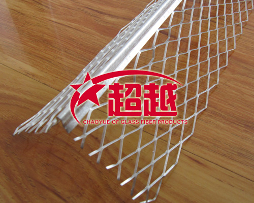 拉網(wǎng)護(hù)角網(wǎng)雙面采用高質(zhì)量鍍鋅材料制成，防老化、耐腐耐火、有效防止生銹。