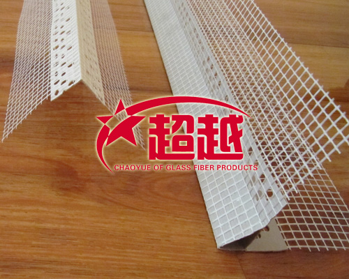 無網(wǎng)滴水線做法：1、基層處理：一般滴水線(槽)做在窗過梁下口，若混凝土表面很光滑應對其表面進行“毛化處理”：一是“鑿毛”，即用鏨子剔毛，剔去光面，使其粗糙不平。另一種方法是“甩毛”，即在清理干凈的混凝