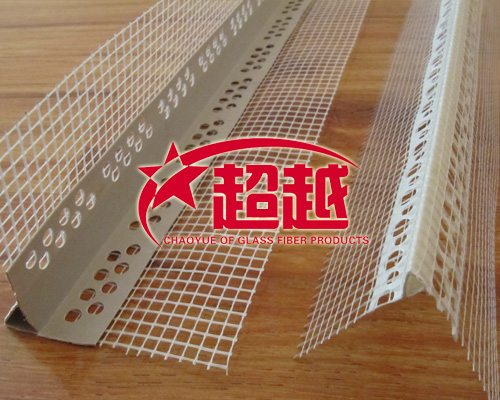 建筑滴水線運用了流體沿凸面流動的現(xiàn)象，將水引至墻外，保證了墻體不受雨水的侵蝕。